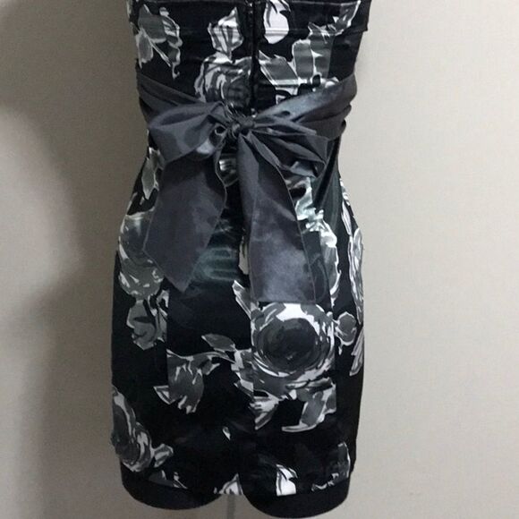 Speechless Black, Gray, & White Strapless Dress (3) - Picture 2 of 3